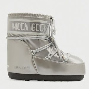 ISO moon boots in silver